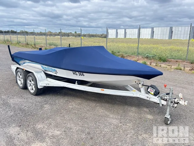 Prestige Ultima 17501 5 m Ski Boat w/2003 EasyTow RB20T Trailer