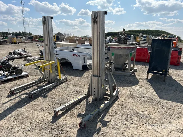 Sumner Manufacturing Material Hoist