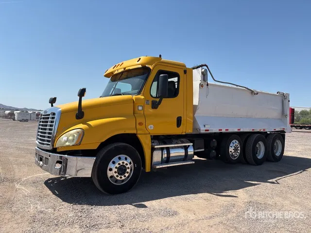 2013 Freightliner Cascadia Super 10 8x4 Tri/A Dump Truck