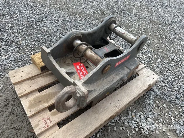 2024 Oilquick OQ70/55 SH Quick Coupler