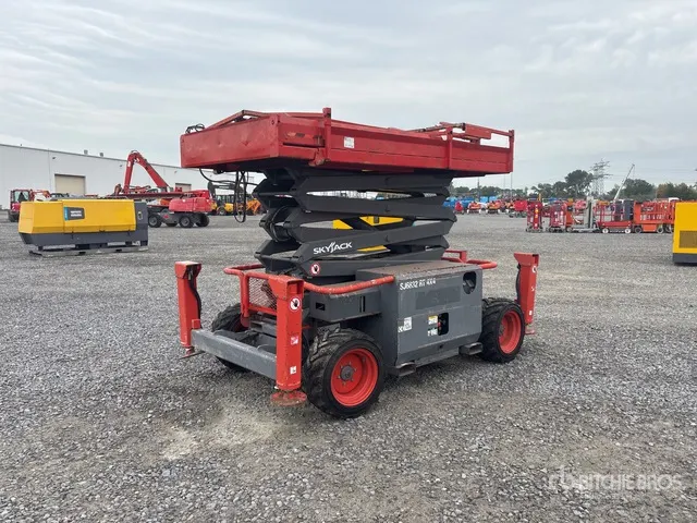 2015 Skyjack SJ6832 RT 4x4 Diesel Scissor Lift
