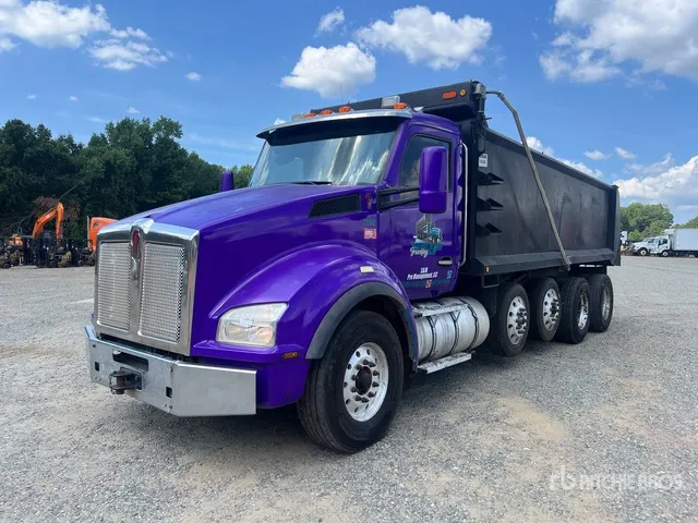 2017 Kenworth T880 6x4 Quad/A Dump Truck