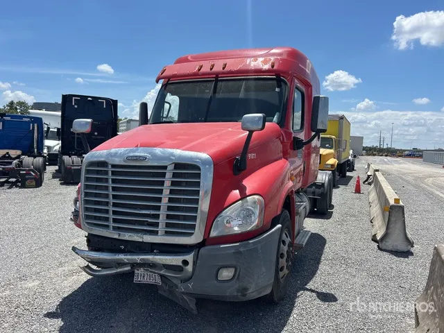 2018 Freightliner Cascadia 125 6x4 T/A Sleeper Truck Tractor