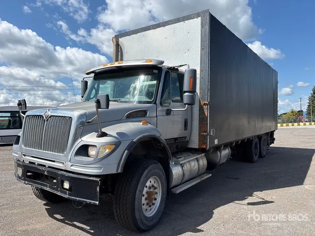 2004 International 7600 6x4 Curtain Side Truck