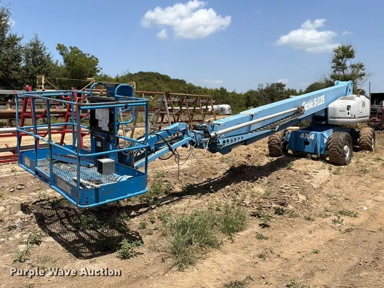 2000 Genie S-125 boom lift