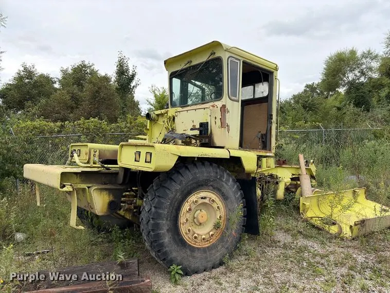 Euclid R25 haul truck