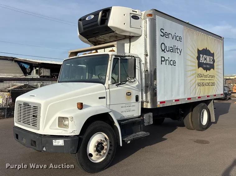 2000 Freightliner FL70 refrigerated truck