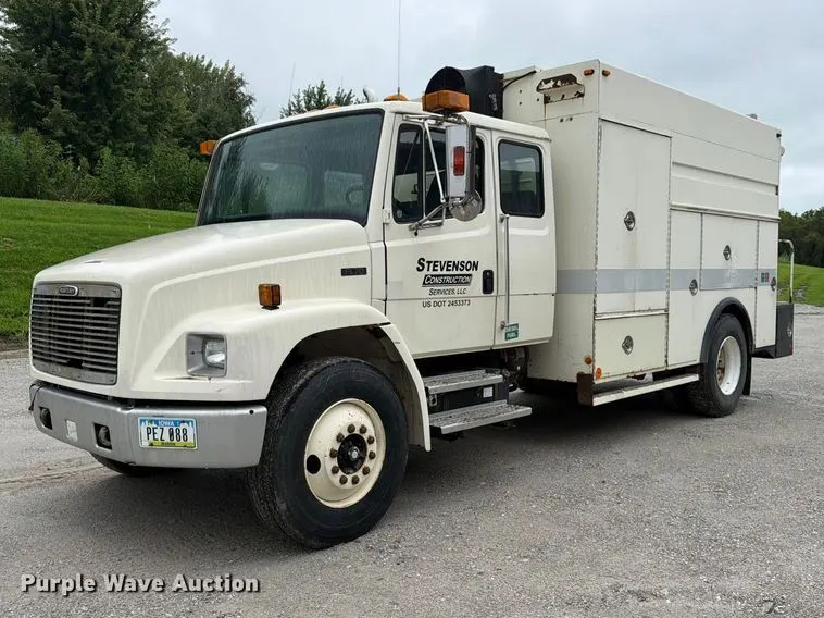 1999 Freightliner FL70 utility / service truck