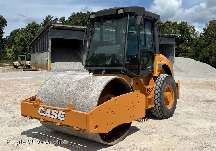 2013 Case SV208 single drum vibratory roller