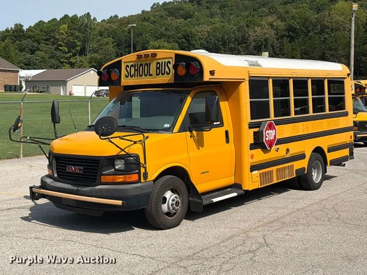 2013 Thomas Savana G4500 school bus