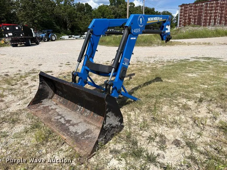2012 New Holland 726018046 loader