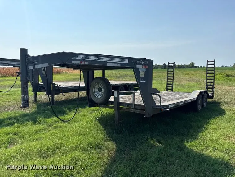 2007 Titan equipment trailer