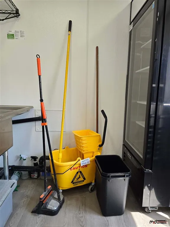 Commercial Mop w/ Cart and Brooms
UNRESERVED