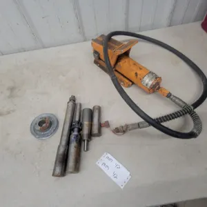ENERPAC 10 Ton Hydraulic Pump, 4 Hydraulic Ram Extensions, and Pulley