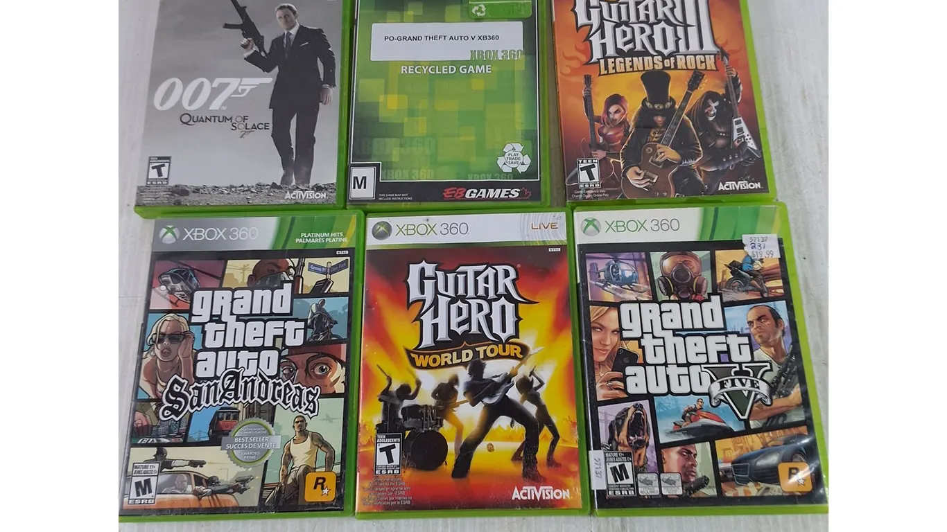 (6) XBOX 360 Games, Grand Theft Auto, Guitar Hero, 007