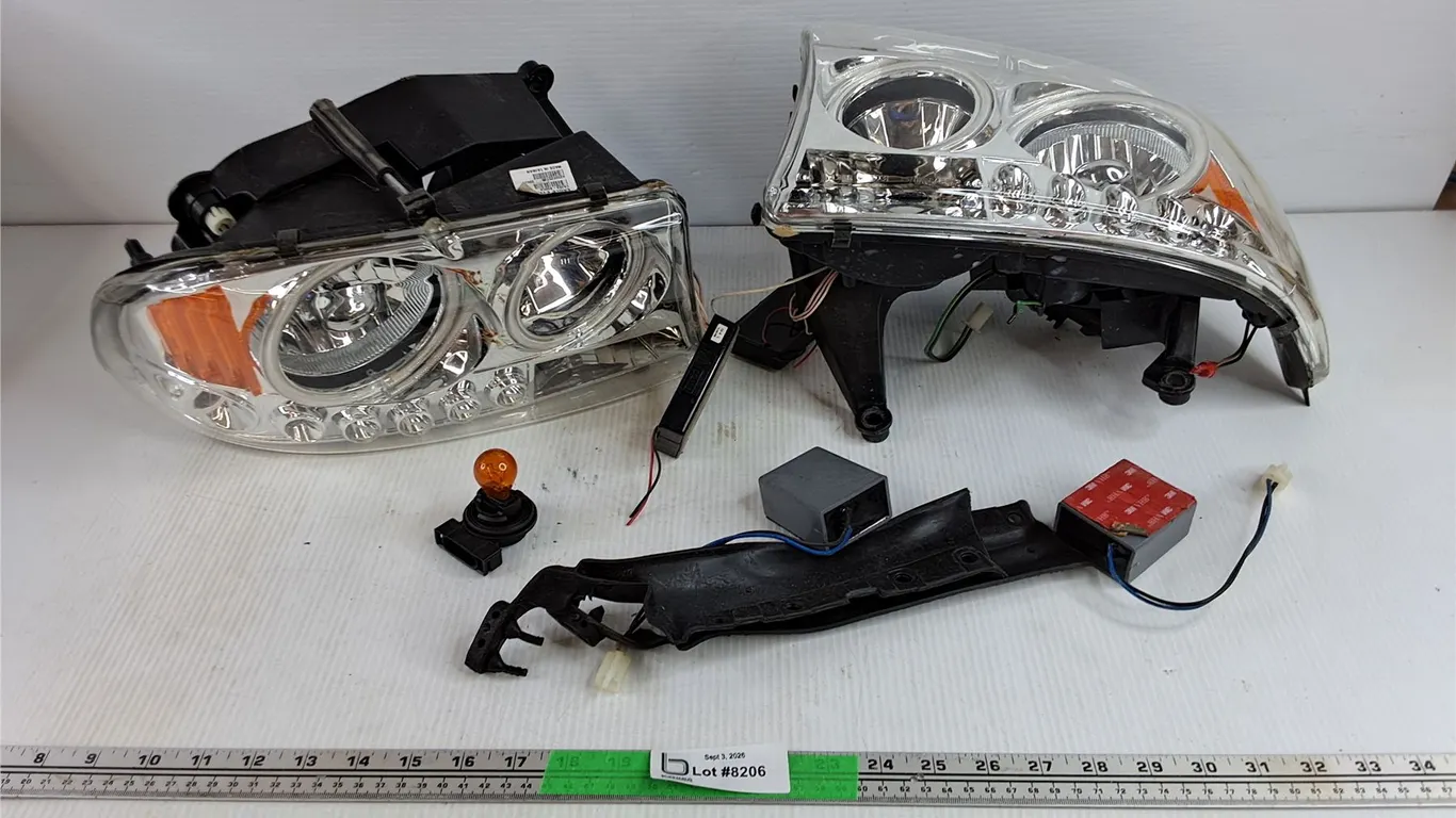 Dodge Durango Headlights - As Is