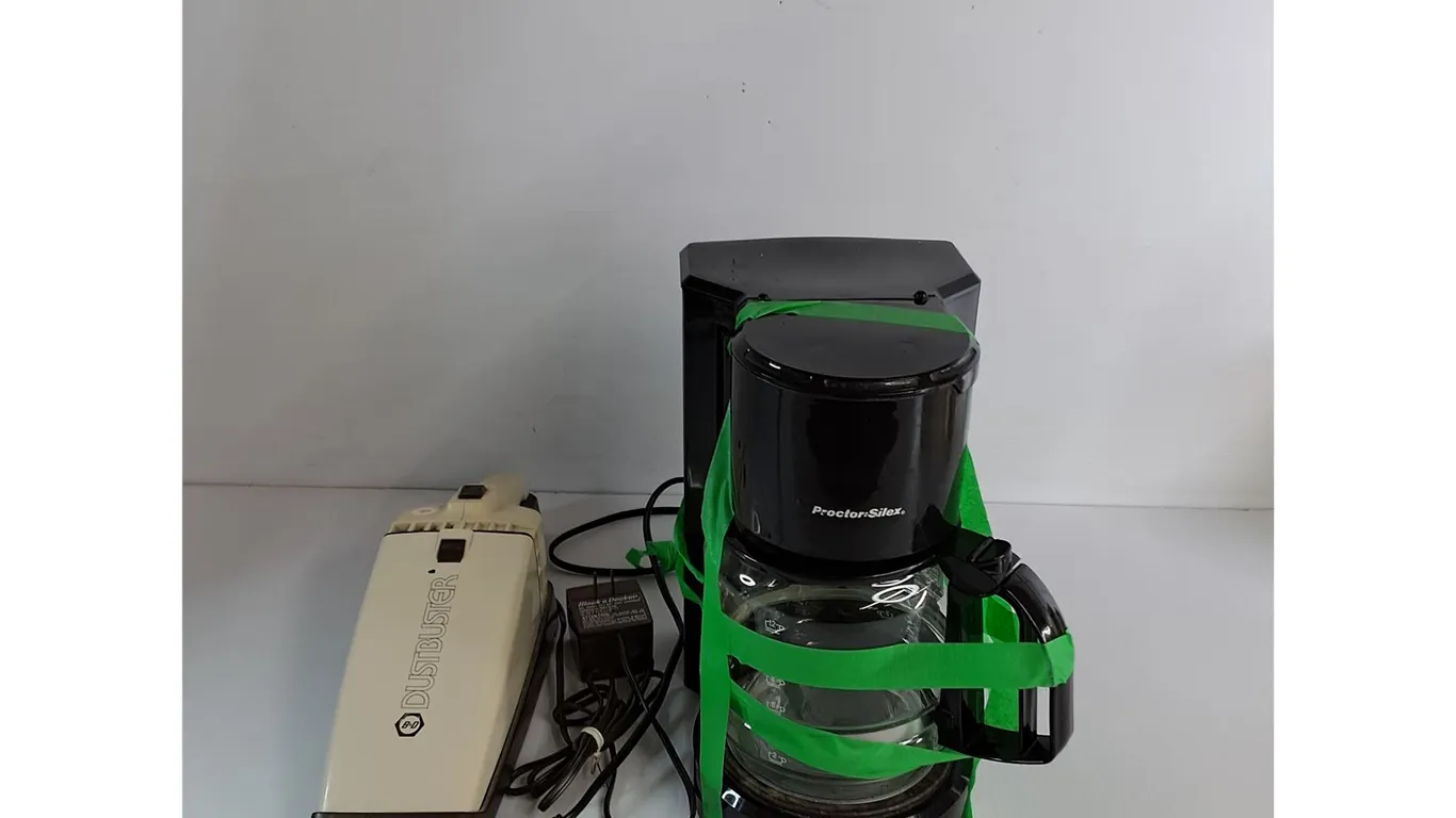 Proctor Silex Coffee Maker Powers On, Black & Decker Vacuum Cleaner As Is