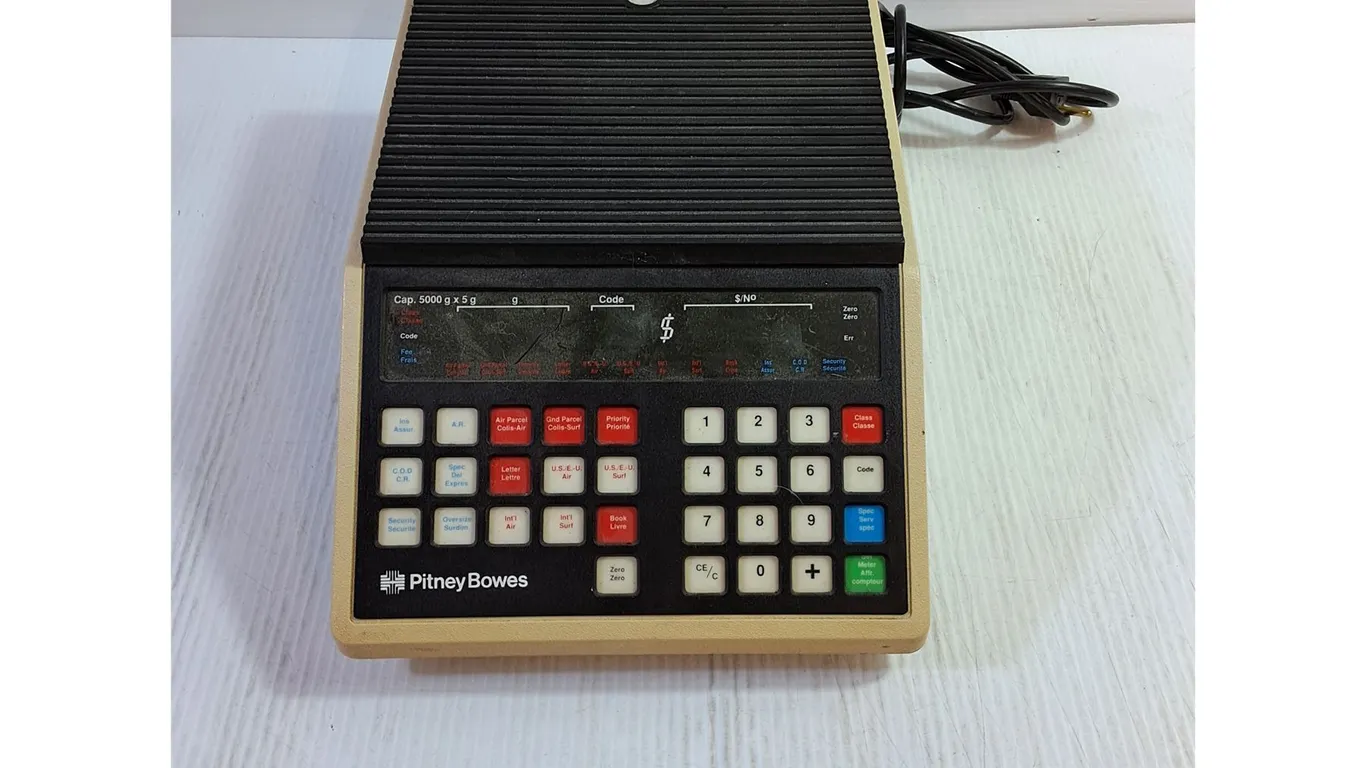 Pitney Bowes Weigh Scale 14"x9.5"x5.5" Powers On