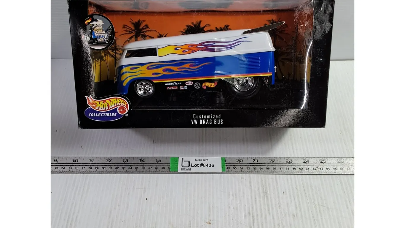 1:18 Hot Wheels Collectibles Customized Volkswagen Drag Bus (NIB)