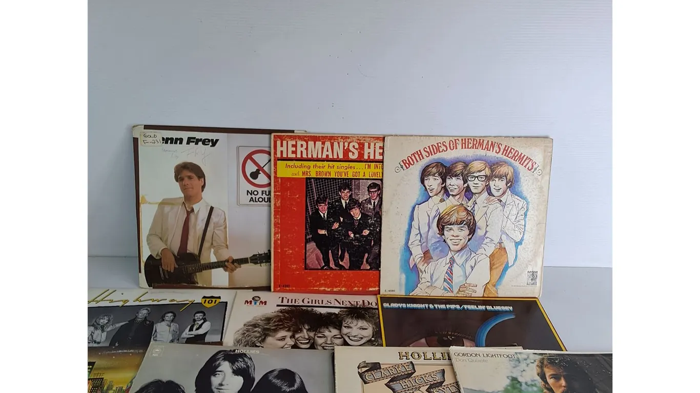(12) Vinyls, Highway 101, Hollies, Gordon Lightfoot