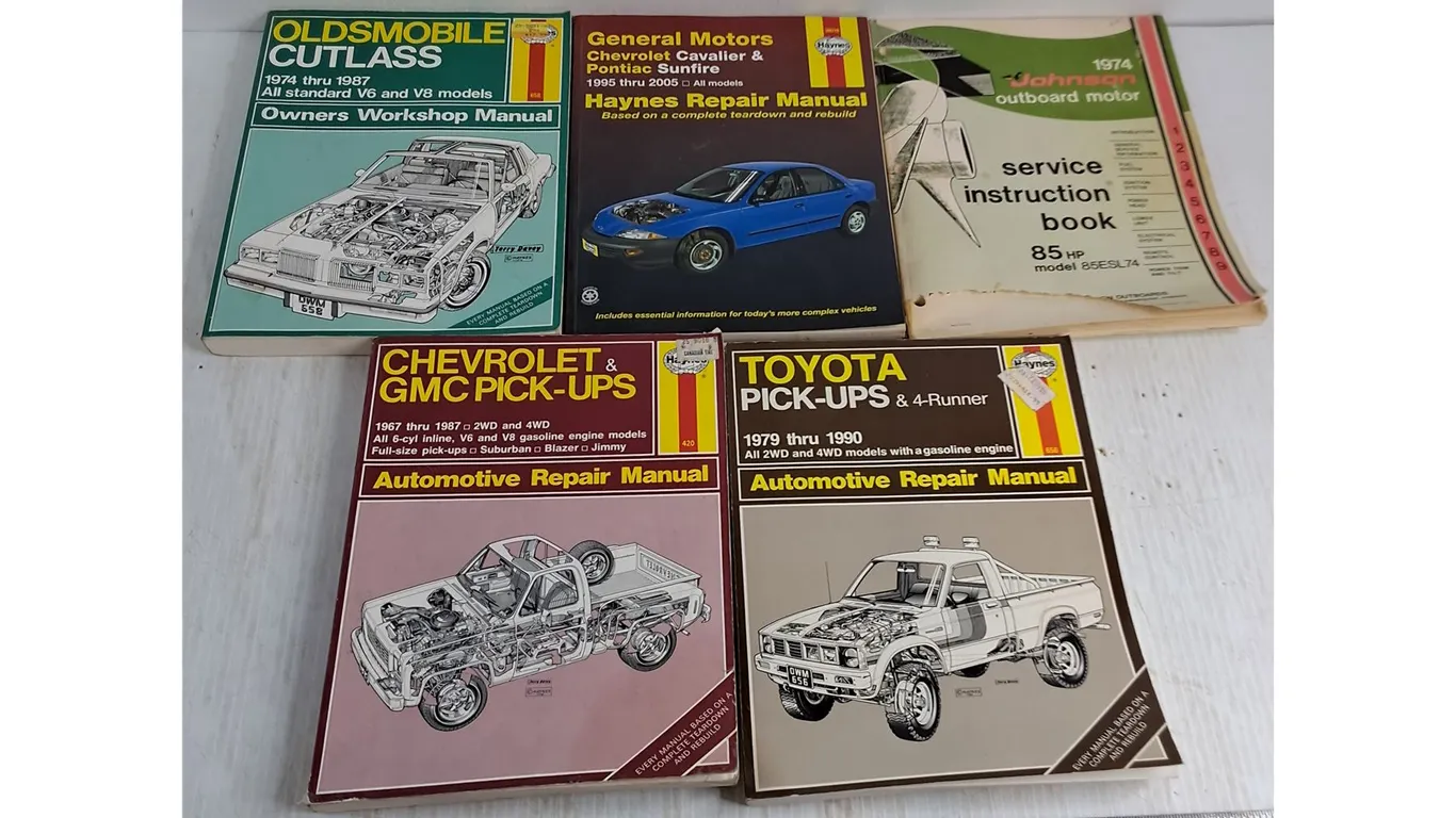 (5) Haynes/Johnson Auto/Boat Repair/Service Manuals from 1960s to 1990s