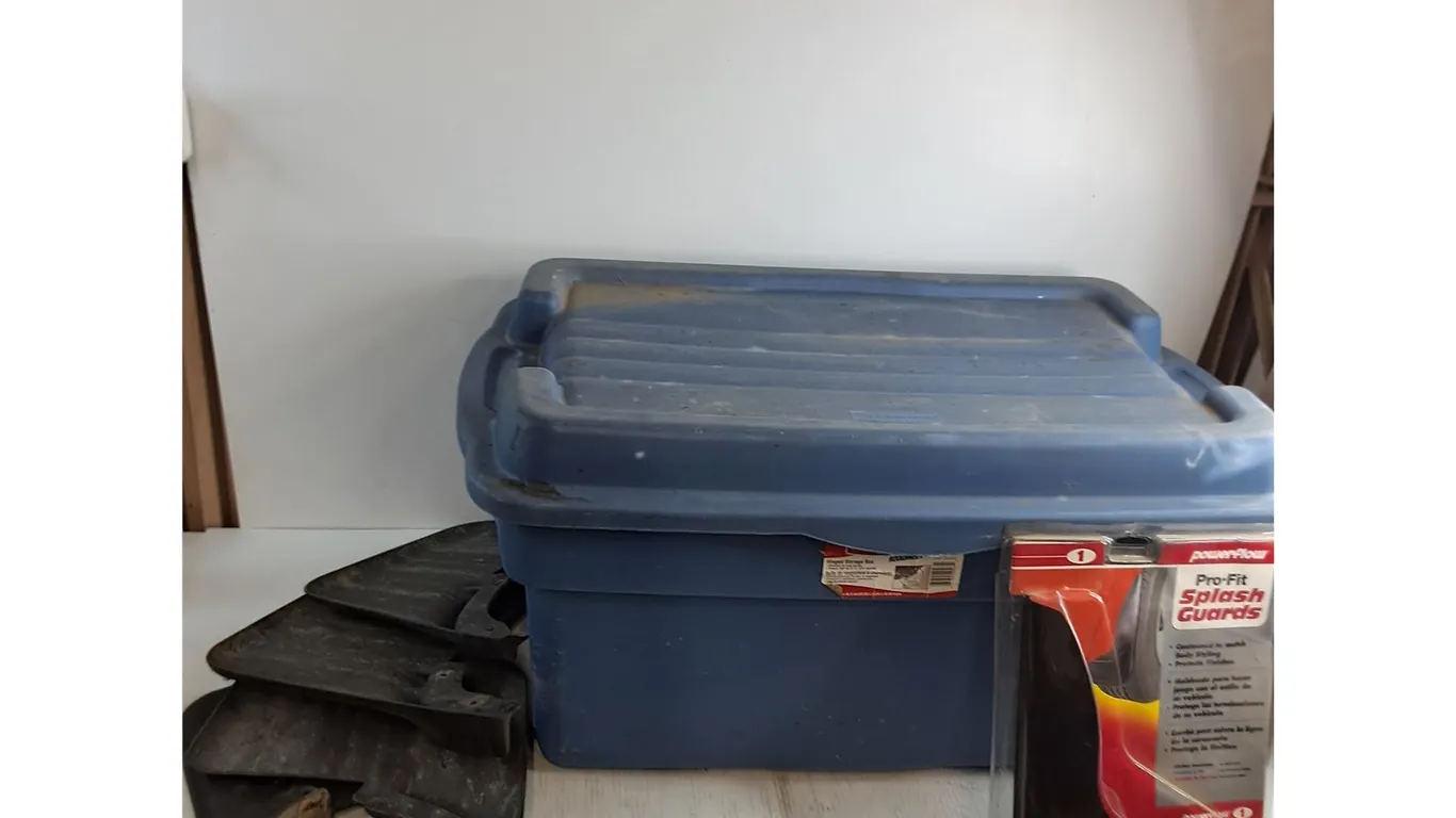 Rubbermaid Hinged Storage Bin - 31x19x17", (6) Auto Splash Guards - 2 Are NIB - PU Only