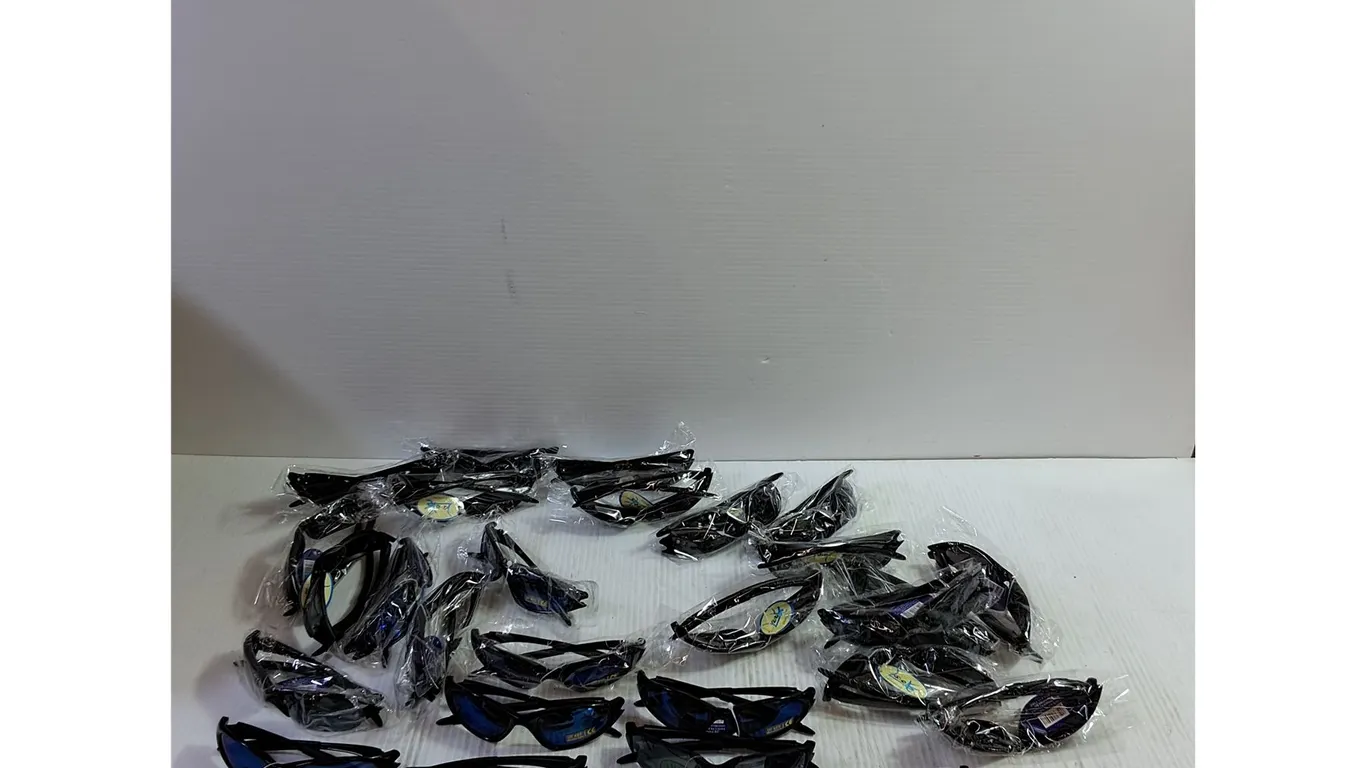 (27) Pairs Of Looke Sunglasses