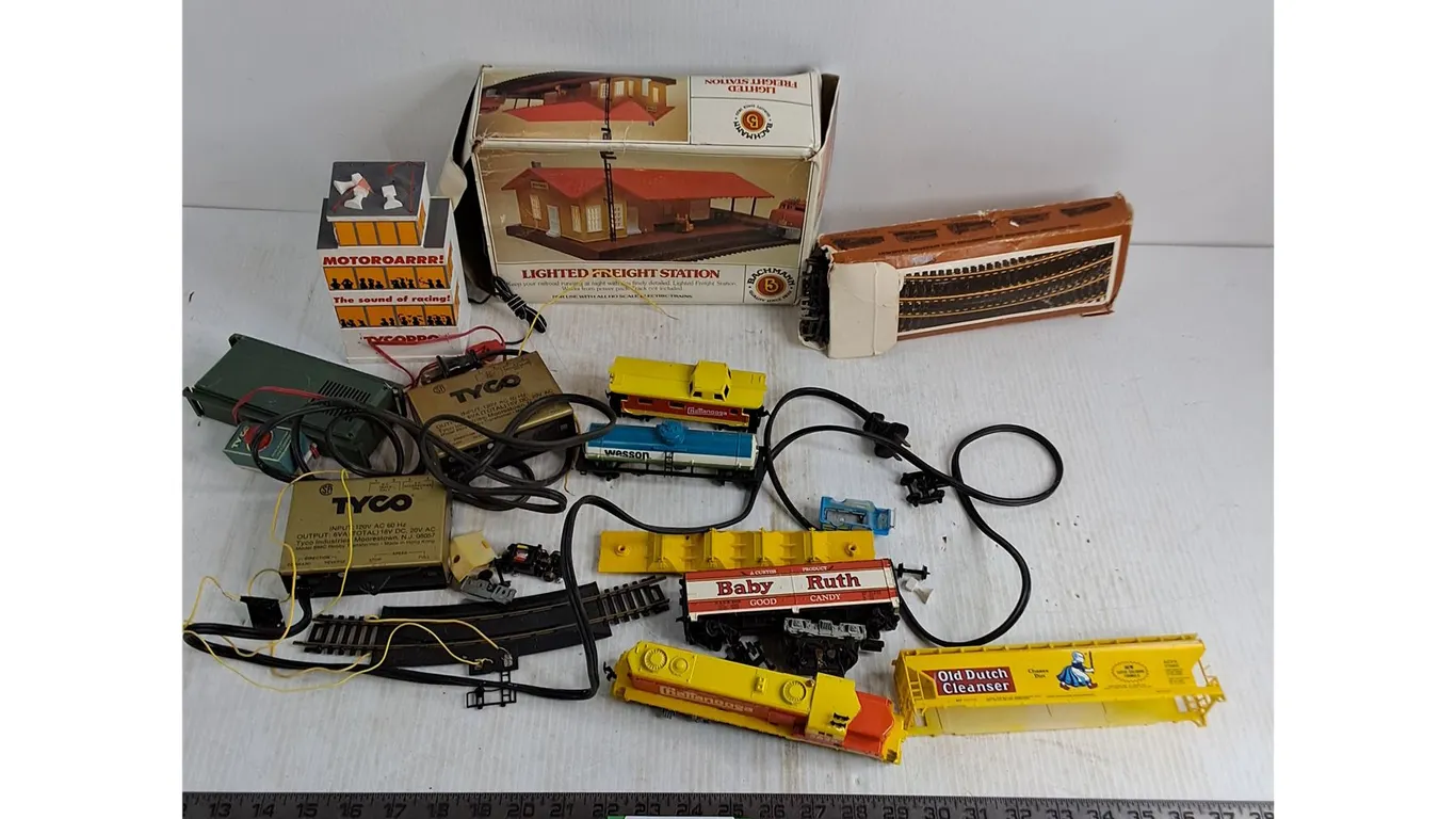 Assorted HO Scale Model Train Parts - Untested, As is
