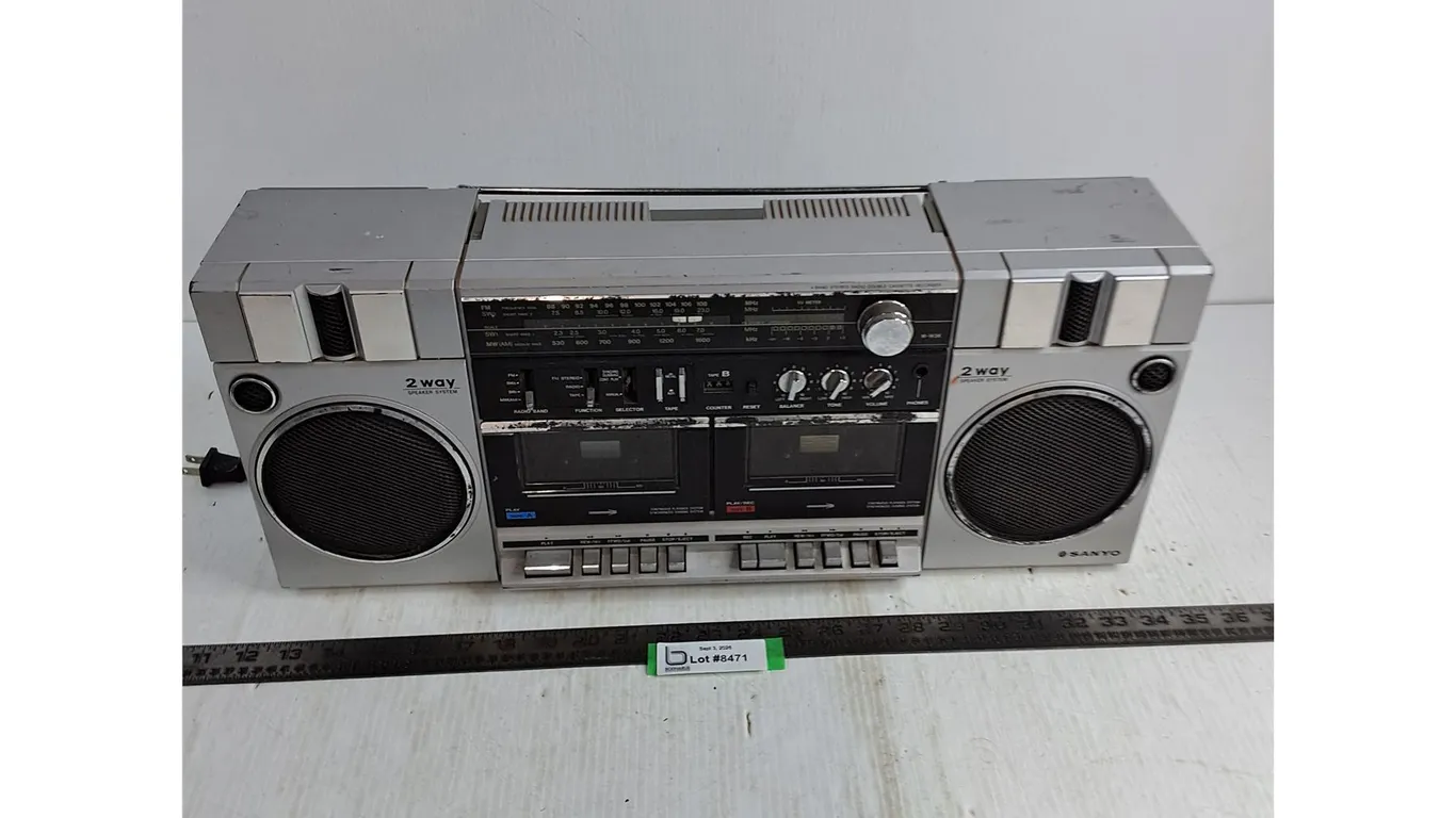 Sanyo Portable Cassette/Radio Stereo - Untested, As is - Handle Missing