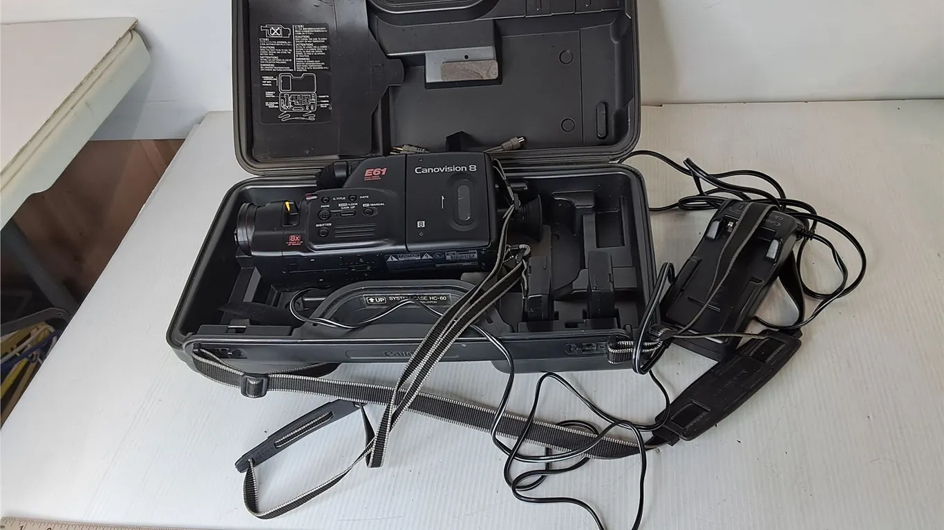 Canovision 8 Camcorder, (2) Batteries, Charger & Case- Powers On/As Is, Can't Ship