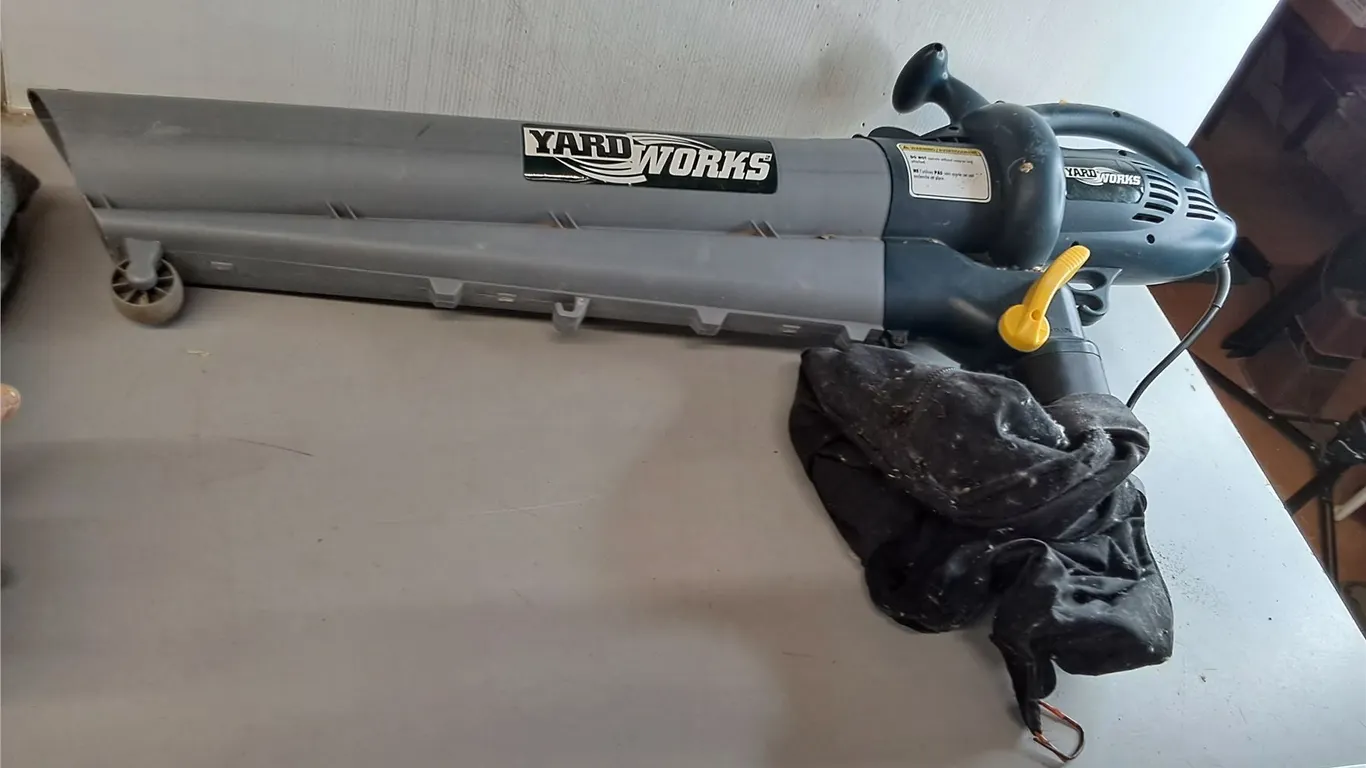 Yardworks Vac/Leafblower-As Is, Can't Ship