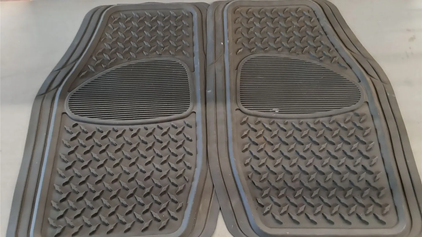 (2) Rubber Car Floor Mats 28" x 18"