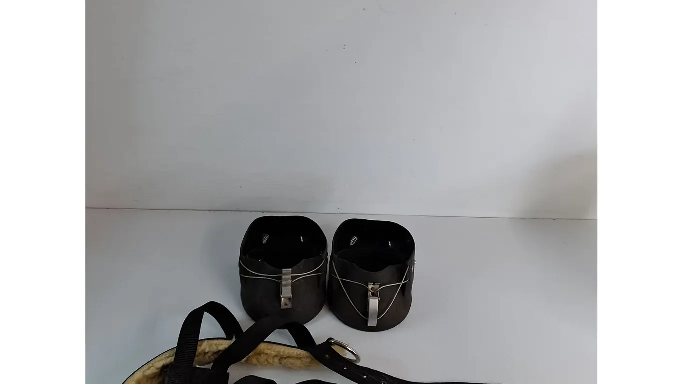 Protective Easy Boot Hoof Boots-size 2 and Harness