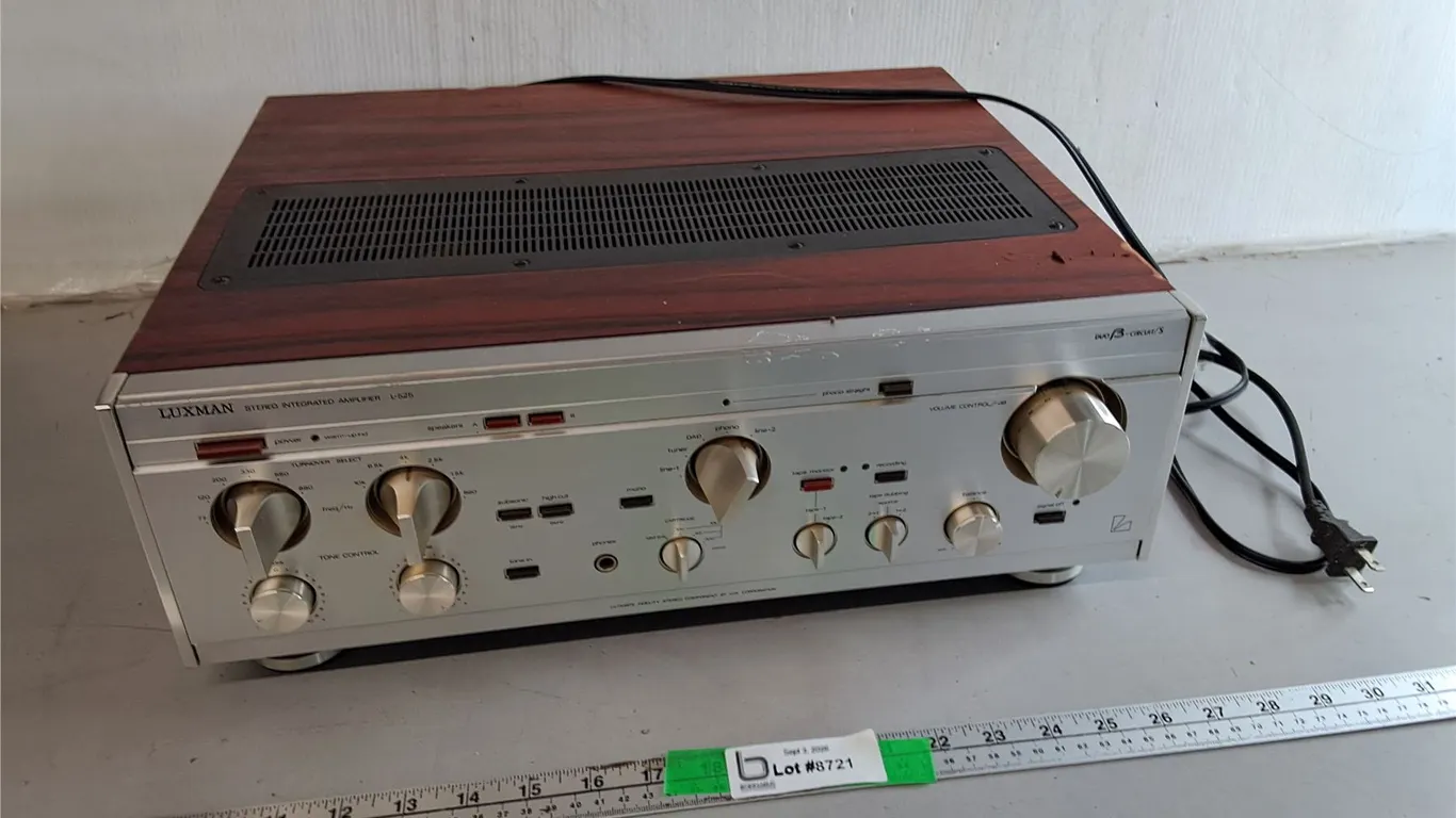 Luxman L-525 Stereo Integrated Amplifier- Powers On, Can't Ship
