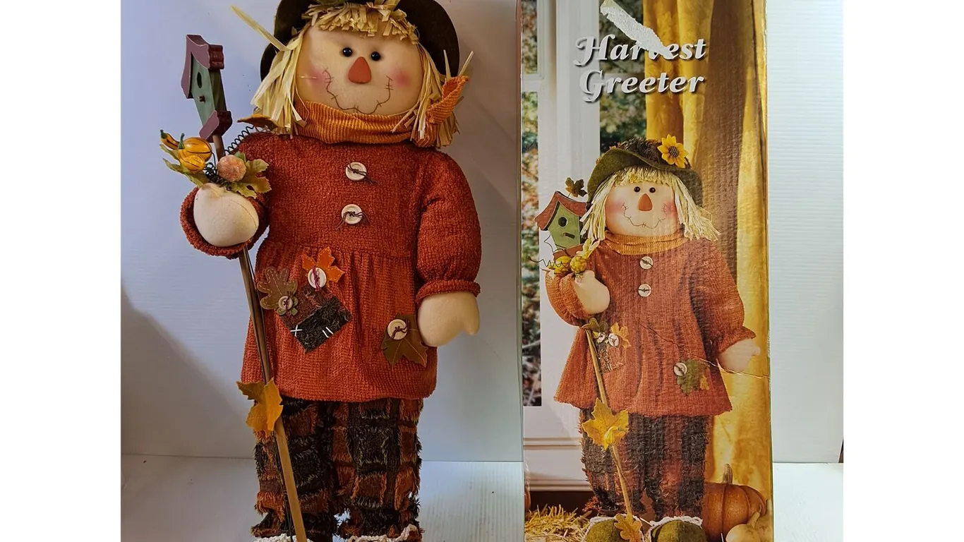 Harvest Greeter 28"