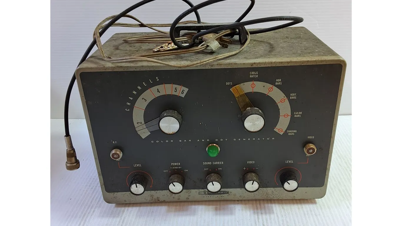 Healthkit IG-62 Vacuum-Tube Color Bar And Dot Generator 13"x7"x9" Untested