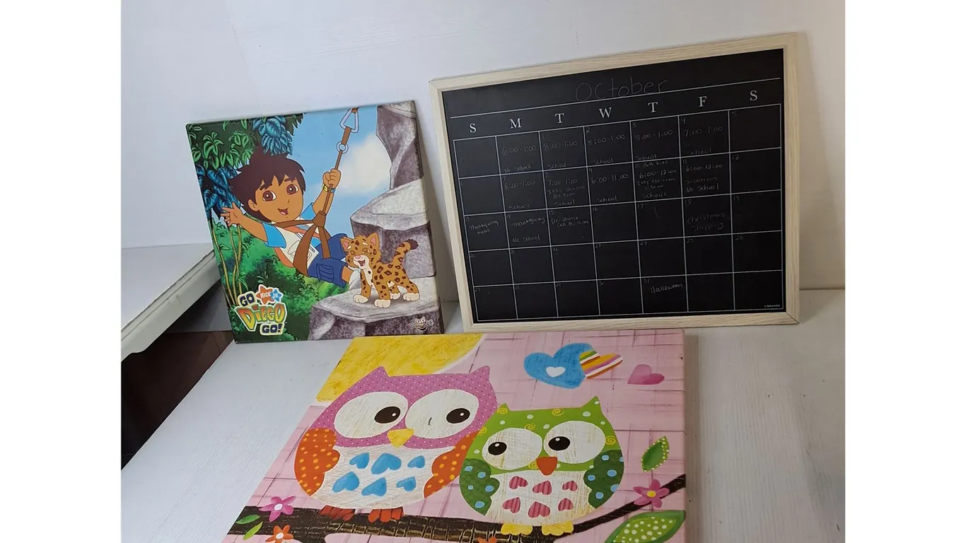 Diego & Owl Wall Decor Up to 20.75" x 21", Blackboard Calendar- Can't Ship