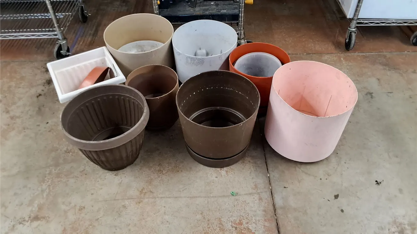 **Assorted Plastic Planters - PICKUP ONLY