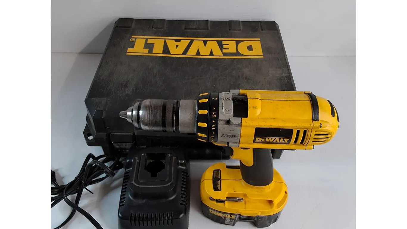 Dewalt Cordless Drill Powers On