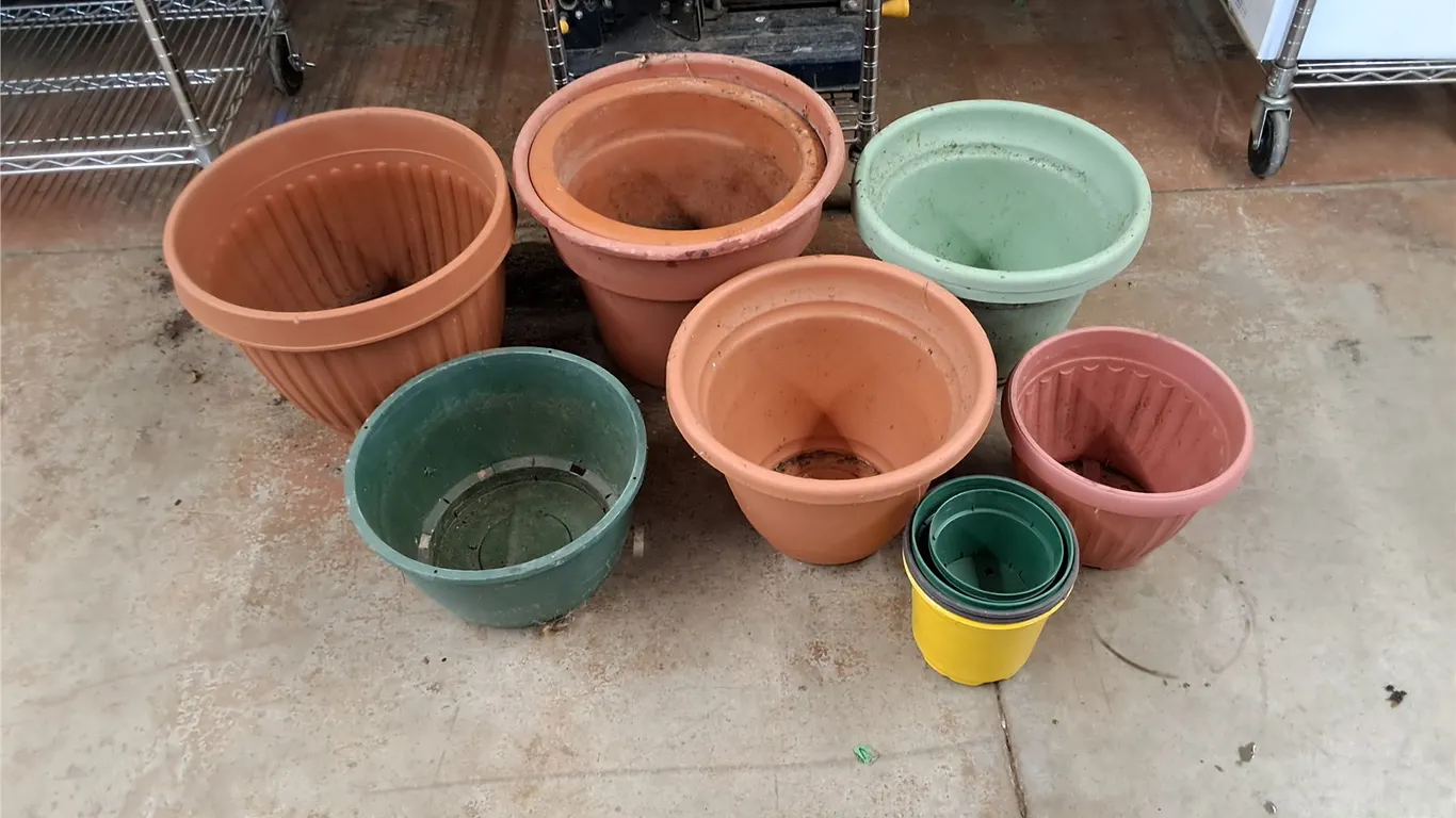 **Assorted Plastic & Ceramic Planters - PICKUP ONLY