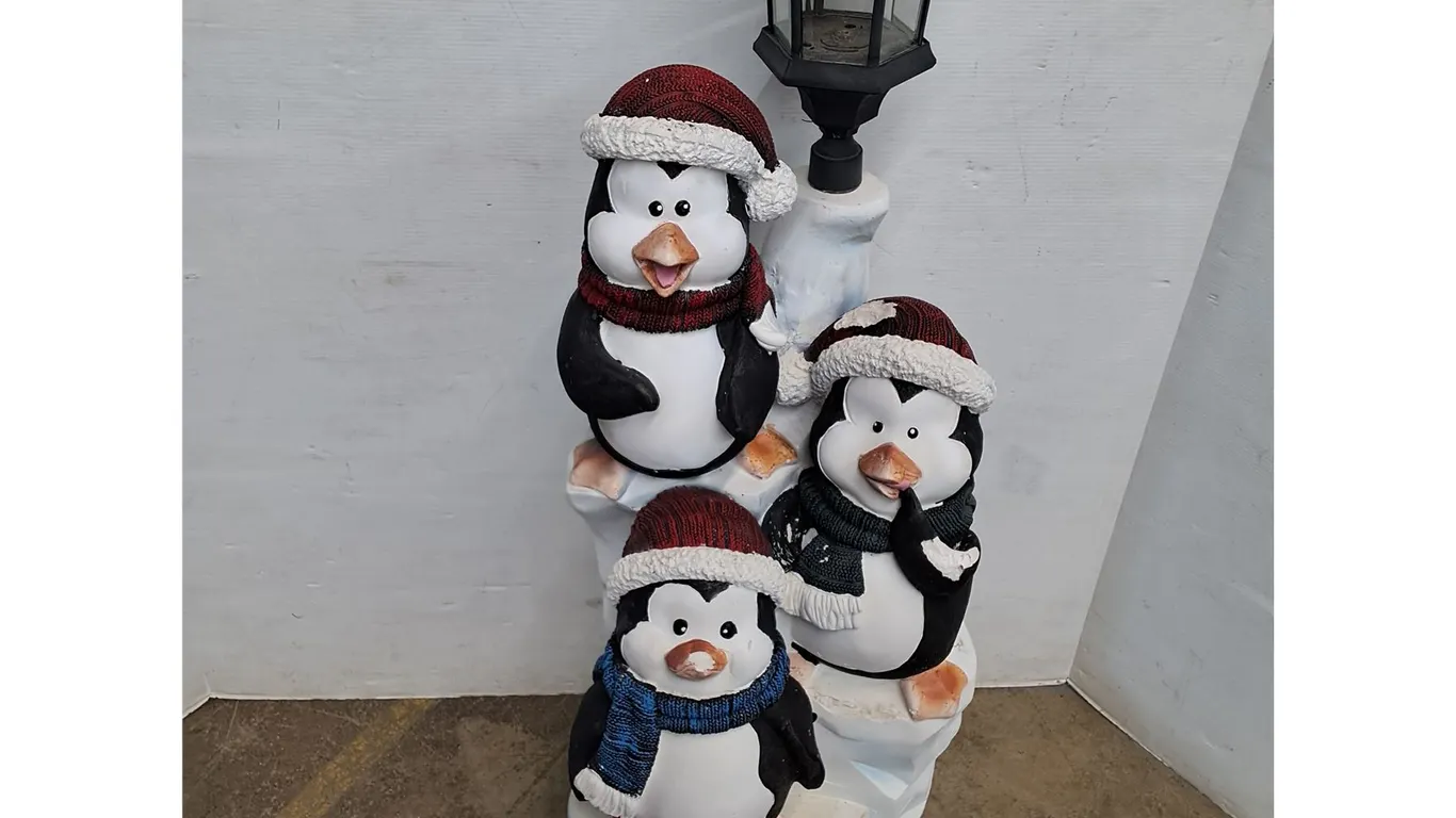 **Penguin Christmas Standing Solar Lamp As-Is No Shipping
