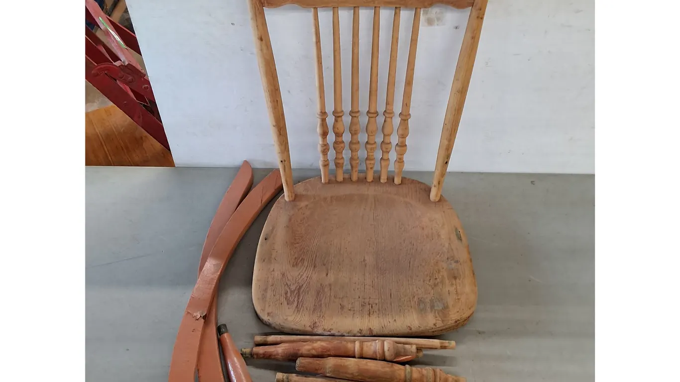*Wooden Chain, Needs Assembly, PICKUP ONLY