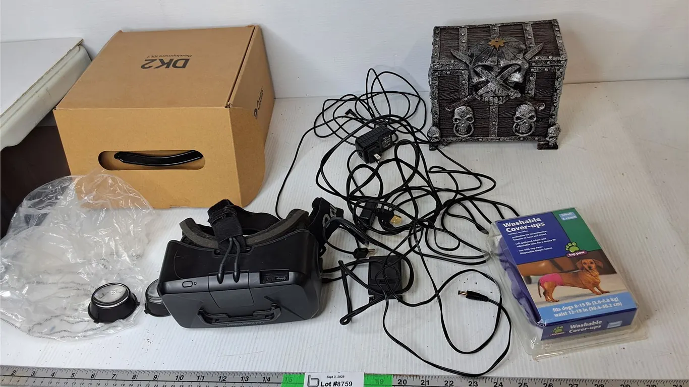 Oculus VR Headset- As Is, Dog Diaper, Aquarium Chest 7.5" x 5.25" x 6.25"