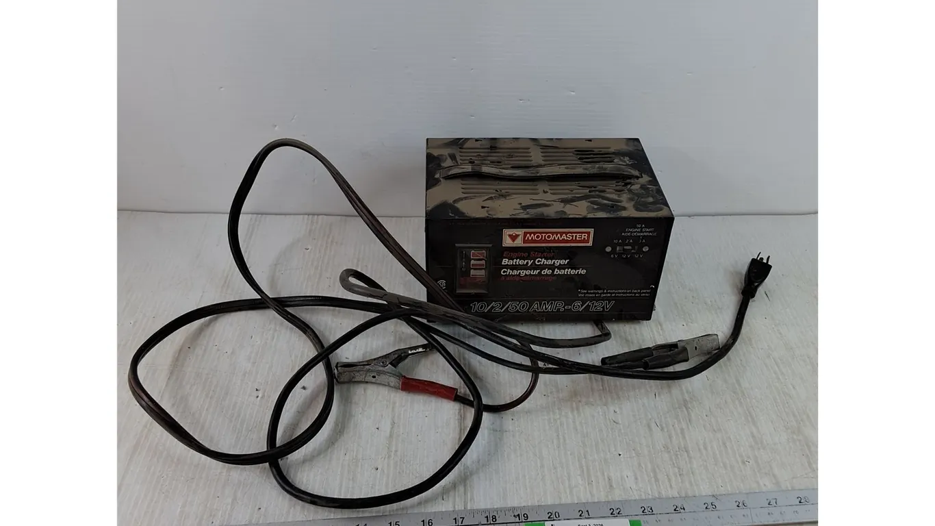 Motomaster Engine Starter Battery Charger Untested