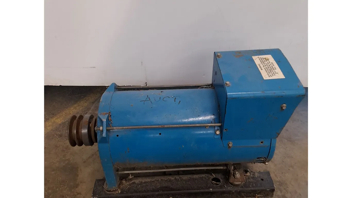 *Small Blue Electric Generator Untested As-Is No Shipping