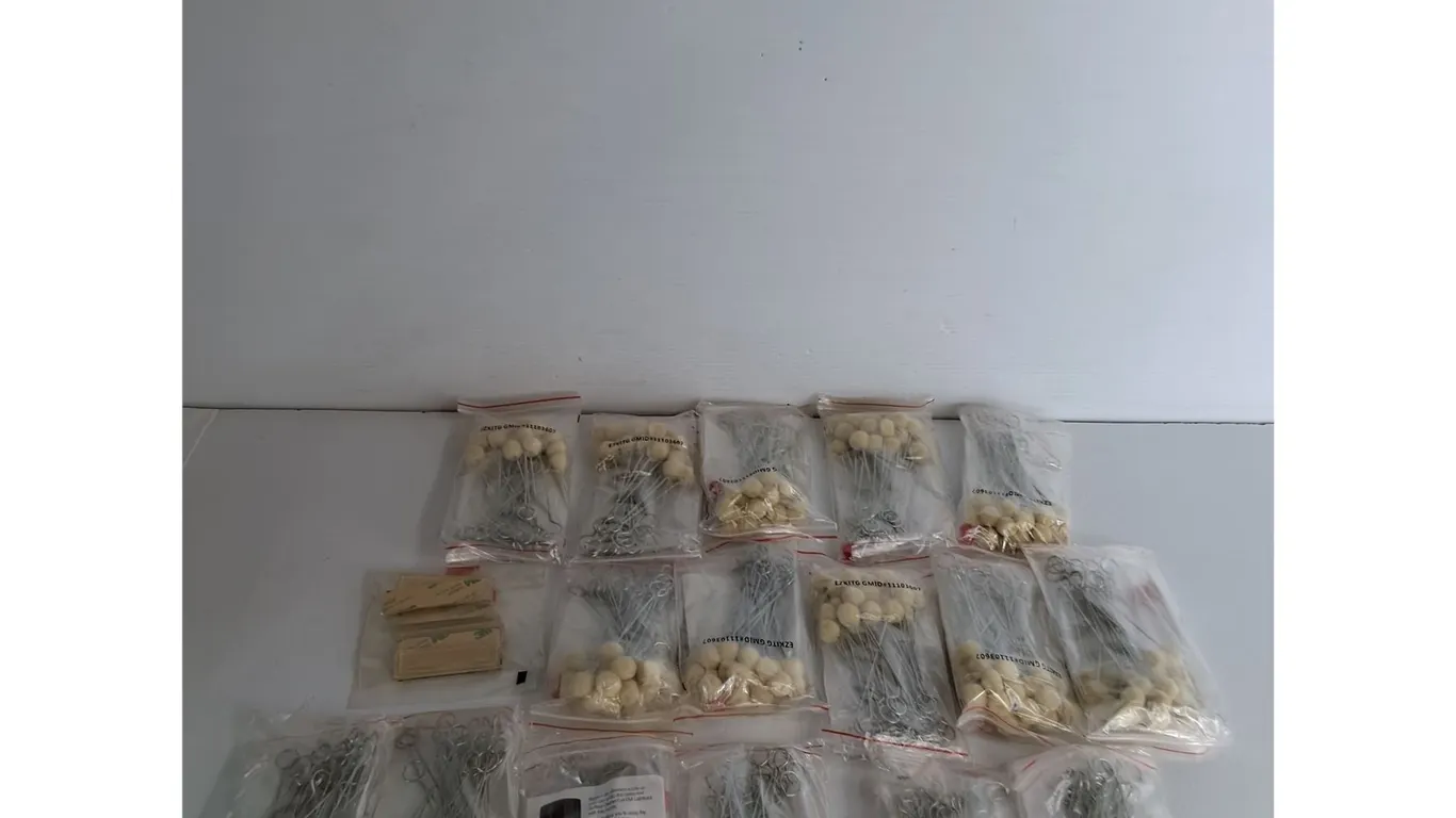 Various Packets of Wool Daubers