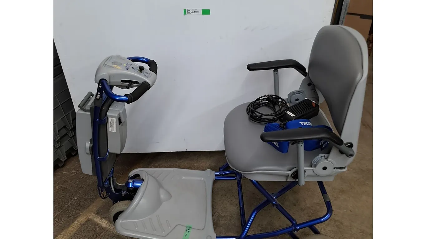 *Easy Travel Scooter with Charger- Powers On, Can't Ship