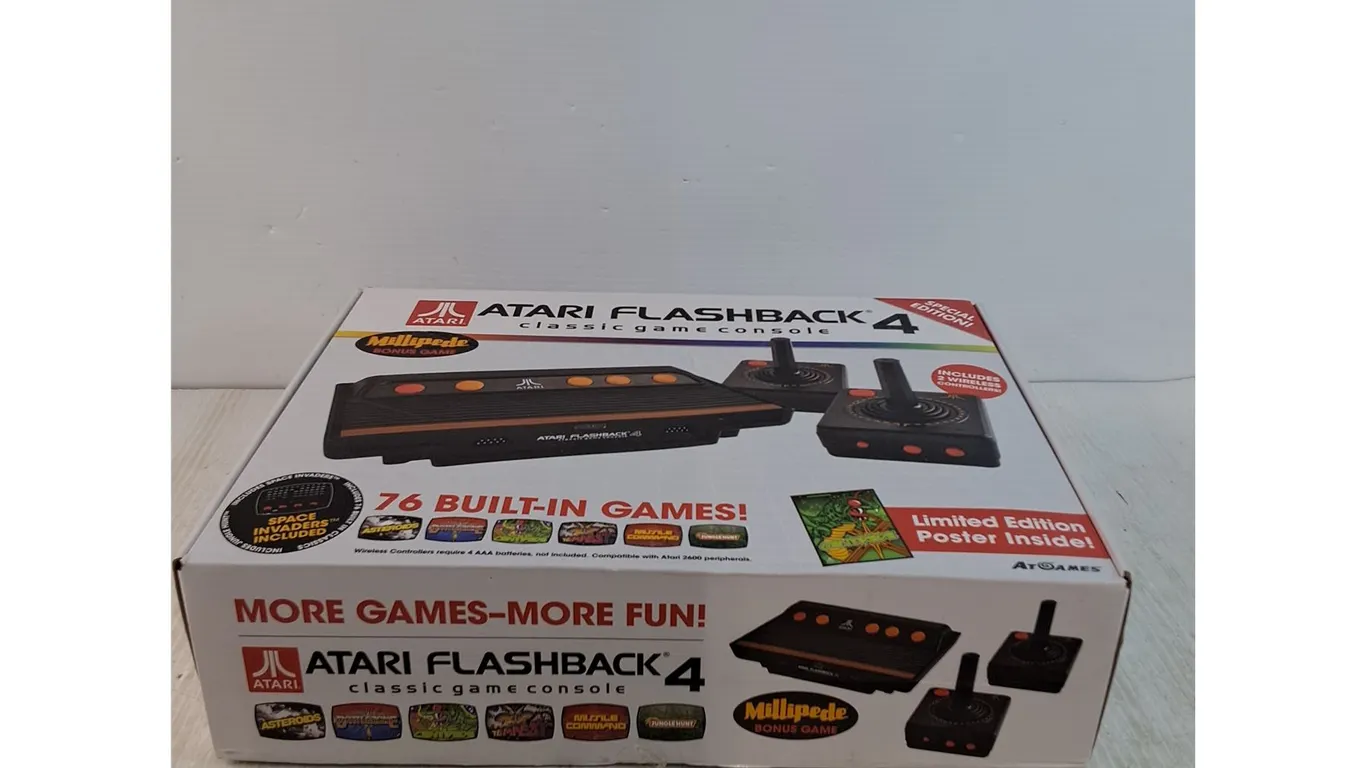 Atari Flashback 4 Classic Game Console - Powers On
