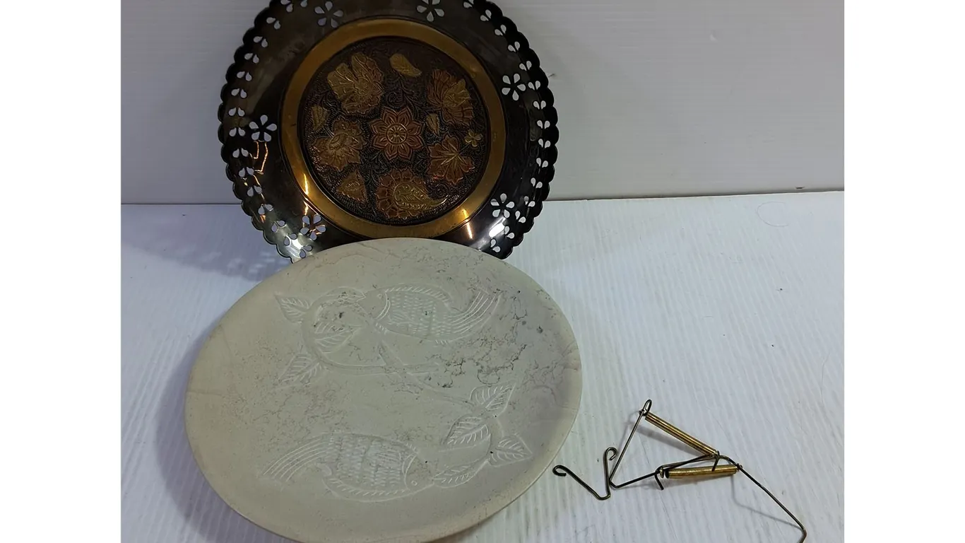 (2) Decorative Plates Up To 10" Diameter