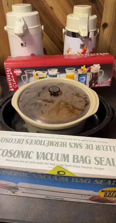 Decosonic Vacuum Sealer, Apollo & Inglas Thermos, Simax Glass Set, Roasting Pan